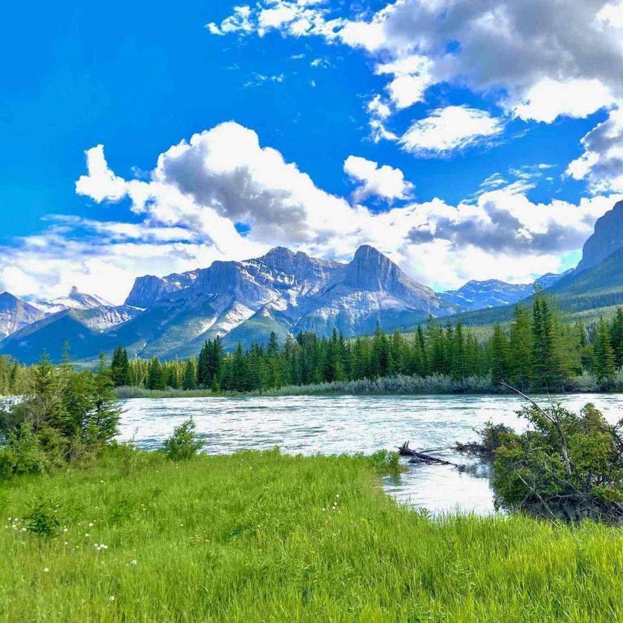 Wanna Get Away This Summer And Fall At The Crossing Canmore Exterior foto