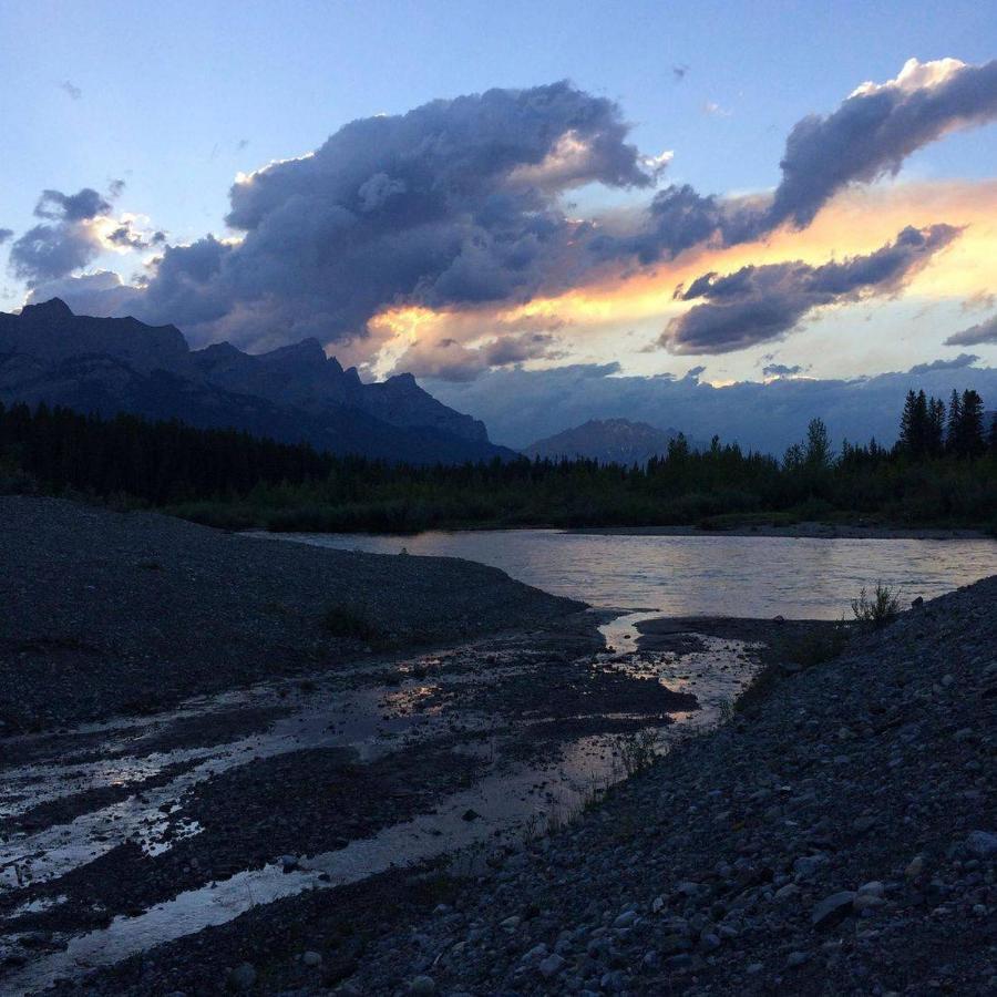 Wanna Get Away This Summer And Fall At The Crossing Canmore Exterior foto